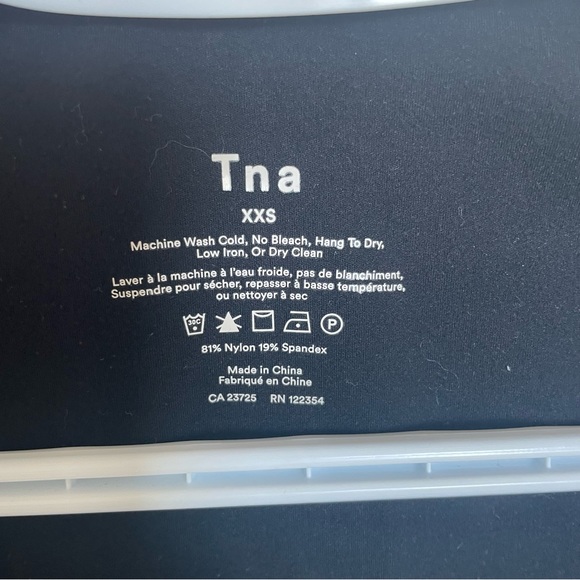 Aritzia v neck black top size xxs - Picture 2 of 3